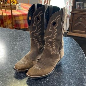 Women’s cowgirl boots
